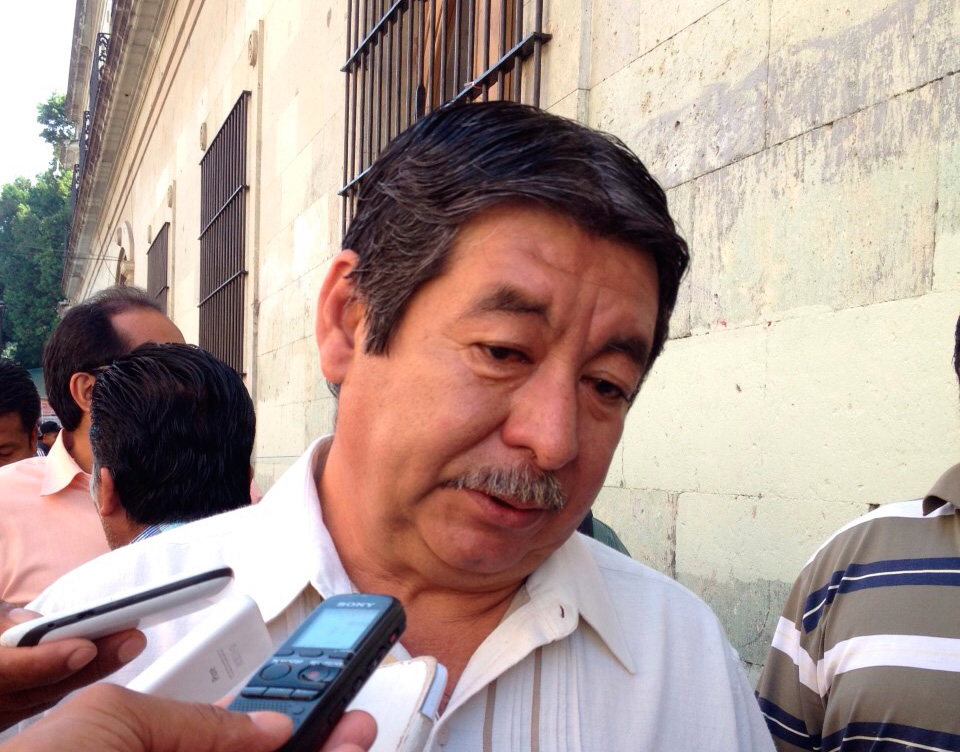La dirigencia de la Sección 22 de la CNTE, lanzó ésta noche el ultimátum, “en Oaxaca la evaluación punitiva no pasará”, y para ello advirtió que el ... - ruben-nunez