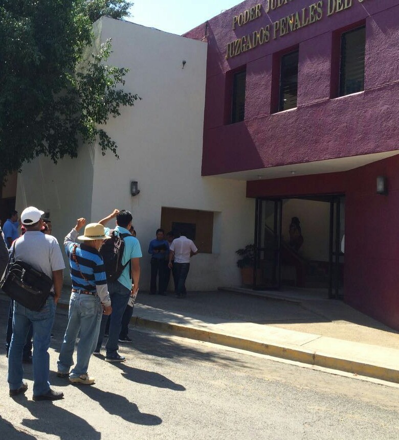 Con protesta en penal de Ixcotel maestros exigen liberación de líderes –  Libertad Oaxaca