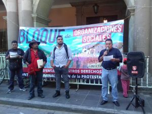 organizaciones-sociales-protestan-en-el-zocalo-y-piden-audiencia-con-alejandro-murat