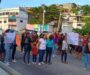 Padres bloquean carretera en demanda de aulas para escuela primaria