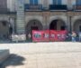 Habitantes de San Martín de Porres protestan en el Zócalo de Oaxaca; exigen liberación de tres retenidos en Nejapa de Madero.