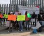 Trabajadores de base protestan en complejos gubernamentales de Oaxaca