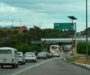 Pobladores de Huitzo cierran por lapsos supercarretera Oaxaca-México; acusan a Capufe de contaminar fuentes de agua