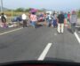 Dos bloqueos paralizan vialidades en Tehuantepec por falta de agua y energía eléctrica