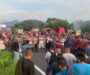 Por caminos destrozados y fallas eléctricas, comunidades Mixe-Zapotecas mantienen bloqueo en El Caracol