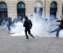 Policía francesa lanza gases lacrimógenos contra estudiantes durante protestas por el costo de vida
